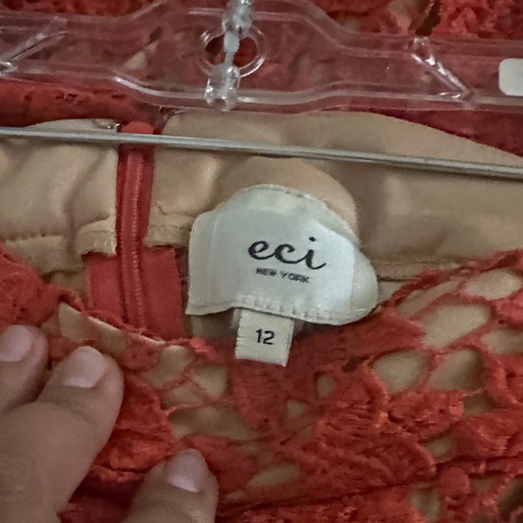 Elegant Lace Mini Skirt in Red - Picture 4 of 5